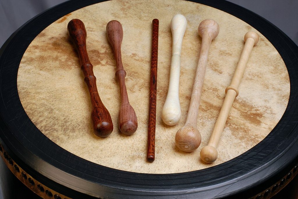 203-0136 bodhran tipper-beater-cipin-stick hinnerk-ruemenapf-v01-i01-h2000.jpg
