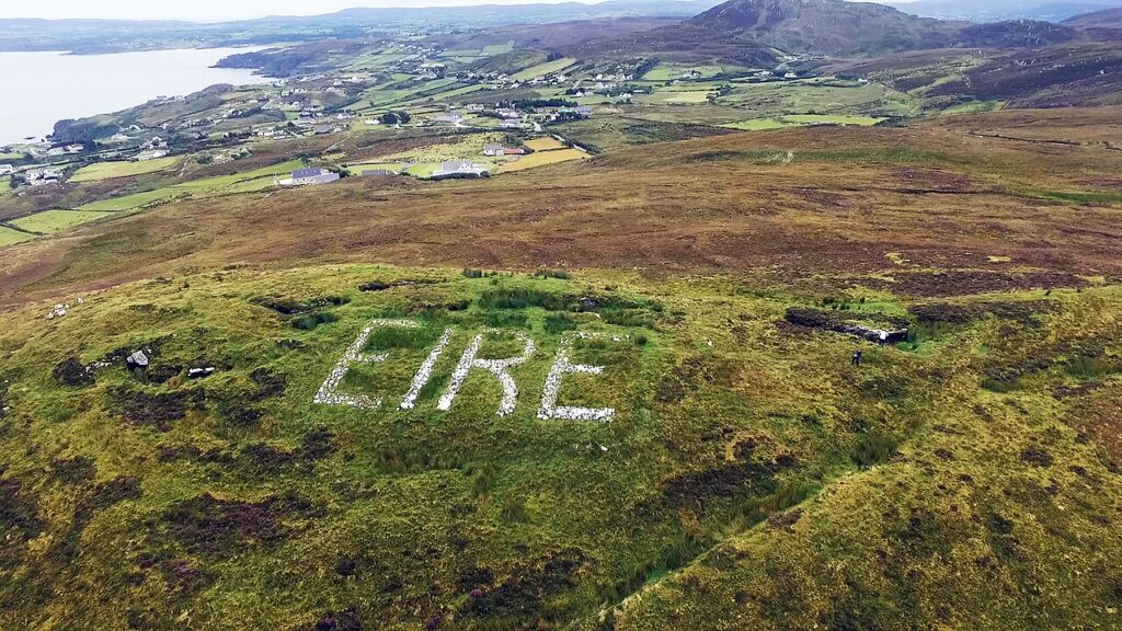 EIRE Sign Glengad Head near LOP 81.jpg
